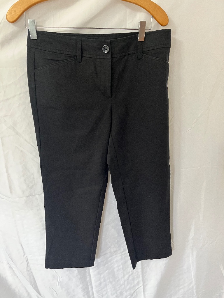 Dalia 3/4 Length Black Pants.